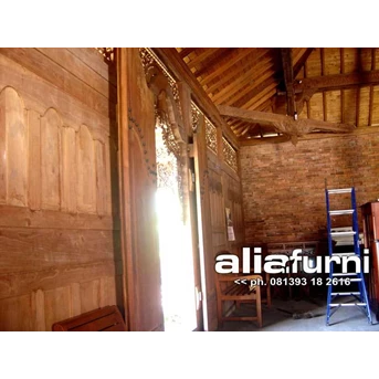 interior rumah kayu model gebyok ber ukir khas jawa tengah
