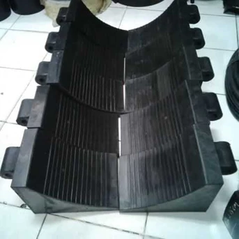 rubber wheel chock 260mm x 200mm-1