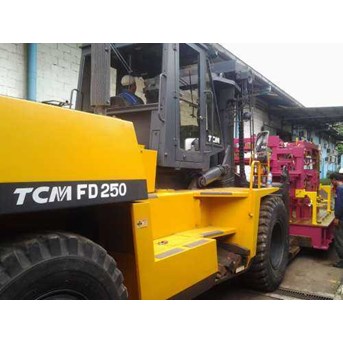 Sewa Forklift Harian, Bulanan, Kontrak Tahunan Kapasitas 2, 5 T s/ d 25 Ton