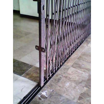 Ahli perbaikan pintu harmonika & folding gate termurah 081314749953 jabotabek - bekasi