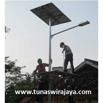 Lampu Jalan Solarcell Di Jakarta Indonesia