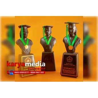 Patung Wisuda