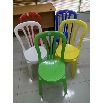 Kursi makan plastik warna bagus merk yanaplast