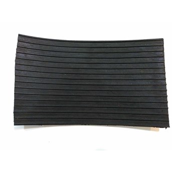 Lantai Karpet Hitam Motif Garis