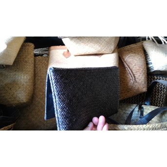 Clutch Rotan Bali, Warna Hitam, code: DRHK