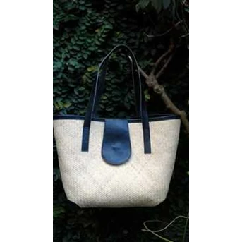 Tas Anyaman Rotan Bali.Lidah Besar, Kulit Hitam