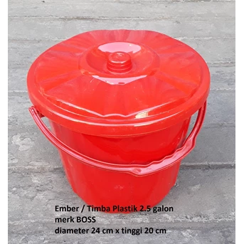 Ember plastik atau timba 2.5 galon warna merah merk BOSS