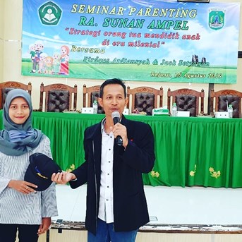 SEMINAR PARENTING JACK LAWU