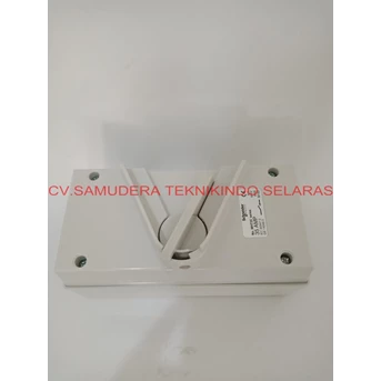schneider triple pole weatherprotected surface switch wht35