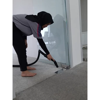 general cleaning aktivitas memvacum karpet