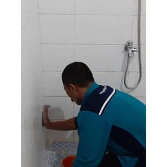 general cleaning membersihkan kamar mandi