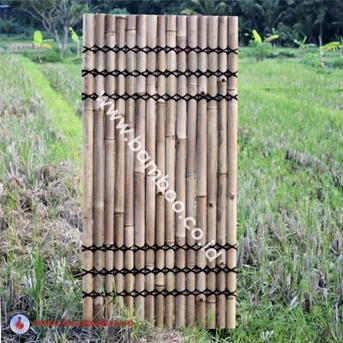 Natural half bamboo fence with 6 back slats and black coco rope (3T-3B)