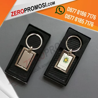 souvenir promosi gantungan kunci besi putar bentuk kotak-1