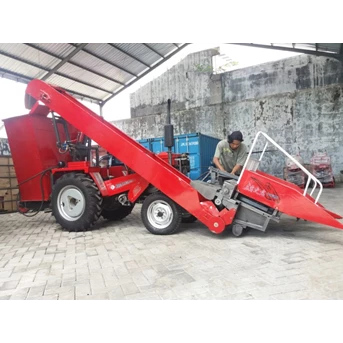 mesin panen jagung (corn harvester) / traktor roda 4 - alat pertanian-1