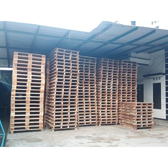 Pallet Kayu, untuk tatakan komoditi gudang atau container.