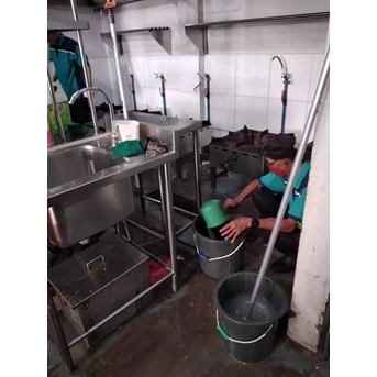 bersih - bersih restauran gatot subroto jakarta 07 januari 2022-1