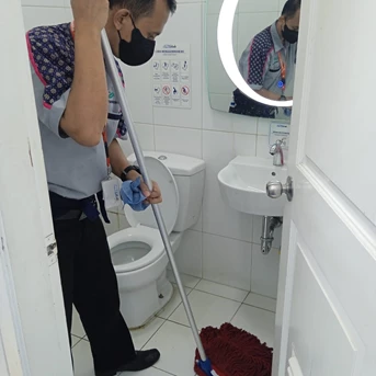 cleaning service double check toilet ruangan staff only lab pcr