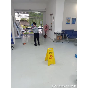 Cleaning Service Mopping area loby Fashlab klinik & Laborstoroum