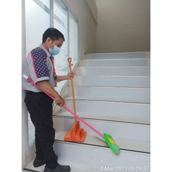 Cleaning service Sweping lantai tangga loby utama Di Widyachabdra
