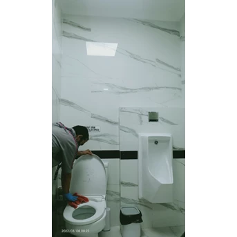 cleaning service pembersihan toilet lobby di widya chandra jakarta