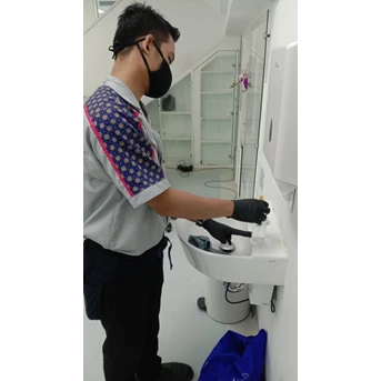 Offiice Boy/Girl Pengisian air sanitazer Fashlab klinik & laboratorium