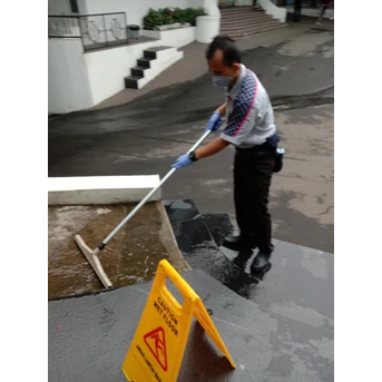 Cleaning service pengeringan air luar pos security Di Widya Chandra