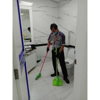 Cleaning service Cek ulang pembersihan toilet female lobby utama