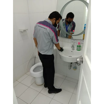 Office Boy/Girl Cek ulang pembersihan toilet ruangan staff only