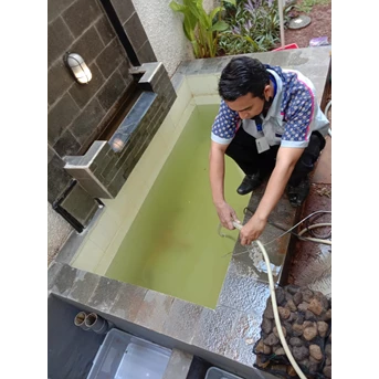 cleaning service progres pengurasan air dengan mengunakan zet mesin