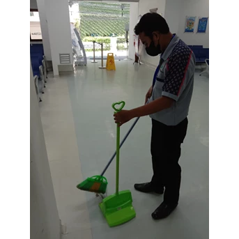 Cleaning service Mobile area sweeping lobby utama