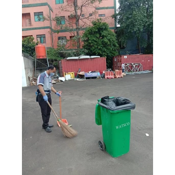 Cleaning service Cek ulang sweeping luar halaman belakang tendean