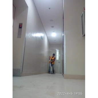 General cleaning service Moping depan lift lantai 16 Gedung Cyber