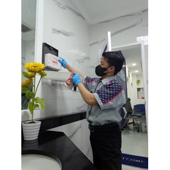 office boy/girl ceking tisu per ruangan fashlab klinik