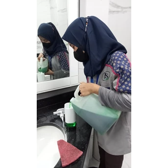 Office Boy/Girl pengisian ulang sabun cuci Fashlab klinik