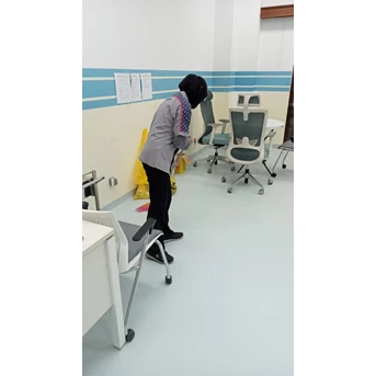 office boy/girl sweeping ruang vaksin 20.04.2022