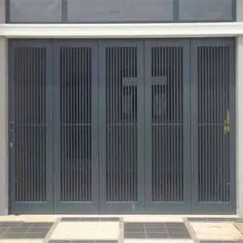 pintu garasi lipat minimalis kayu dan besi banjarmasin-6