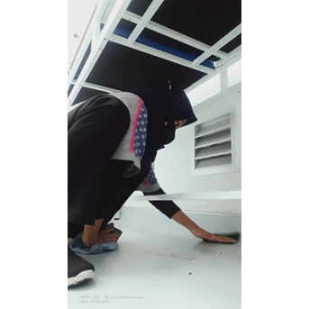 Office Boy/Girl dusting lantai ruang tindakan Fashlab 27/04/2022