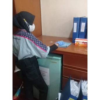 Office Boy/Girl dusting meja ruangan 210 20/05/2022