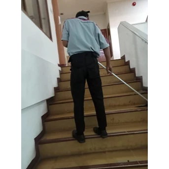 Office Boy/Girl Mopping tangga di Fashlab 26/05/2022