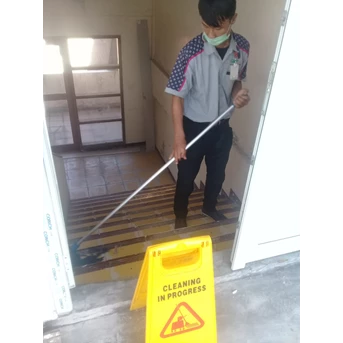 Office Boy/Girl mooping tangga darurat jalur evakuasi 31/05/2022