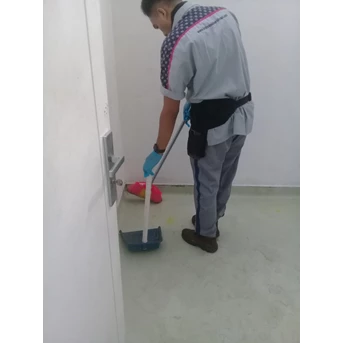 office boy/girl sweeping ruangan sampah medis 03/06/2022