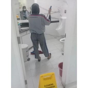 Office Boy/Girl mopping toilet lobby utama 04/06/2022