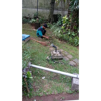 perawatan taman membersihkan gulma di amartapura 16/06/2022