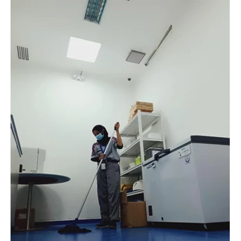 Office Boy/Girl Moping ruang penyimpanan barang 21/6/2022