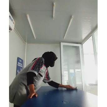 office boy/girl dusting meja penyimpanan sampel 25 juli 2022