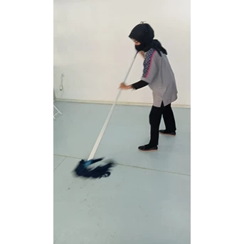 office boy/girl mopping tempat pendaftaran swab 25 juli 2022