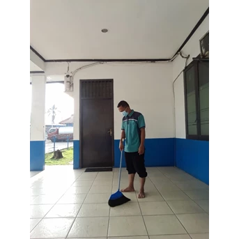 Office Boy/Girl sweeping lantai 1 di PT Multi Agung Tran 27 juli 2022