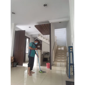 office boy/girl mopping ruang depan di pt multi agung tran 27/07/2022