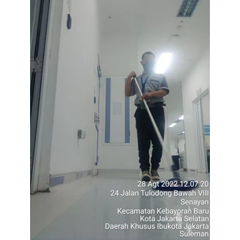 office boy/girl sweping pengecekan ulang area lobby 30 agustus 2022