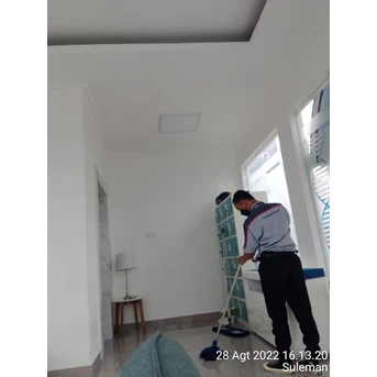 Office Boy/Girl mooping fourth floor 30 august 2022
